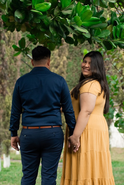 Marco y Sarid tomados de la mano